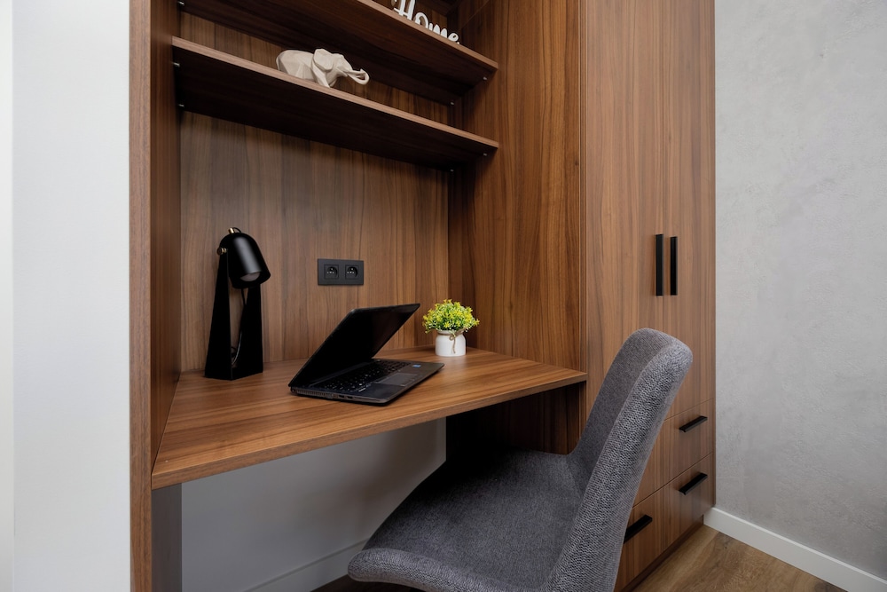Apartment With Parking by Renters view 5