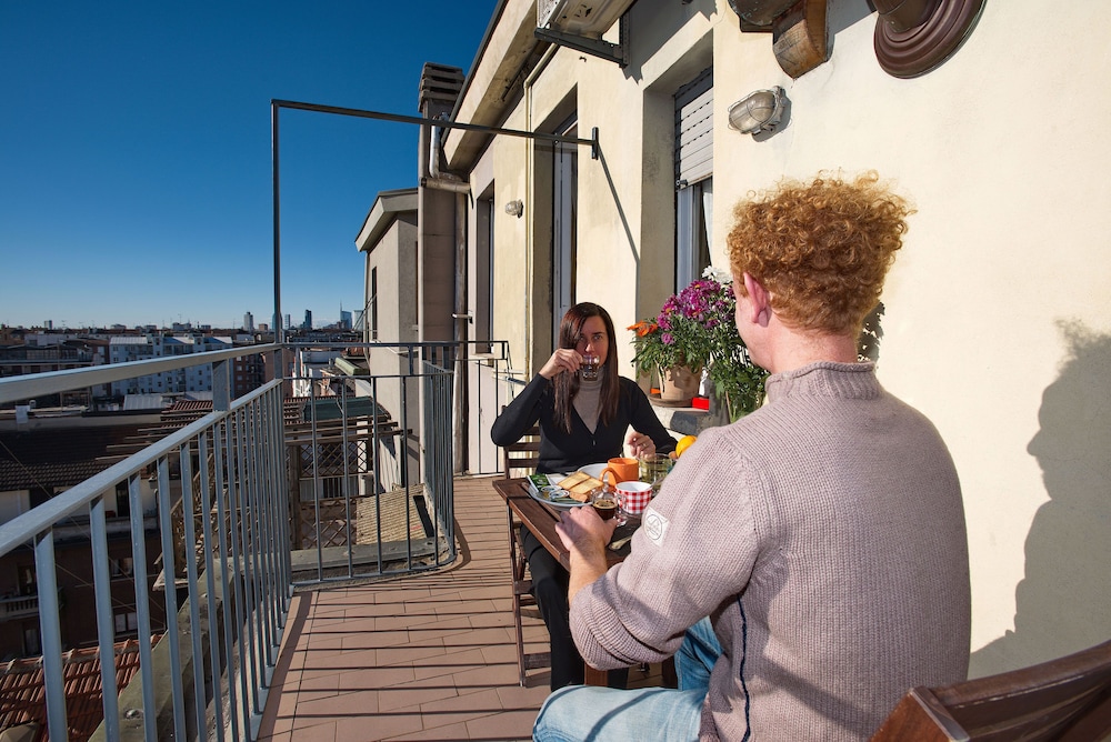 Milan Skyline Apartment, Città Studi, 1 min Metro, Terrace, Wifi, Netflix