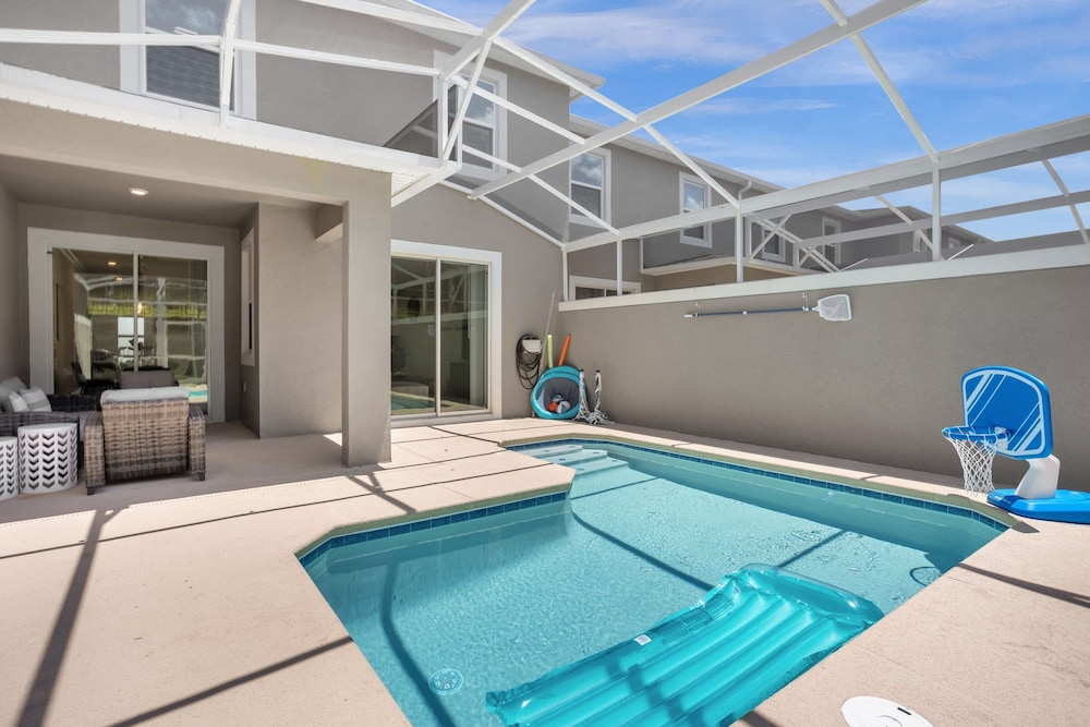 Pet-friendly Resort Home Near Disney w Pool view 3