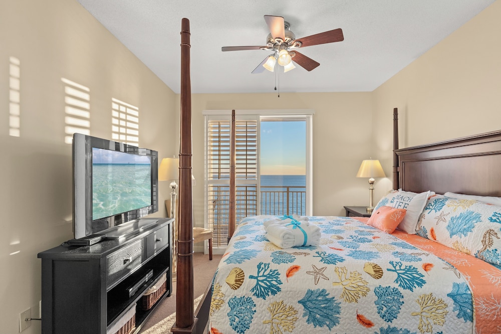 Beachfront Bliss Awaits: 2-bed, 2-bath Condo at Sterling Reef - Sleeps 6!
