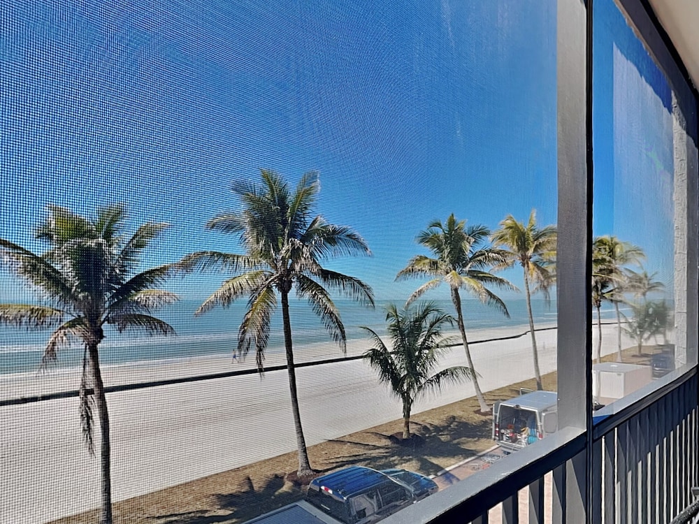 Seaside 2 by Distinctive Beach Rentals