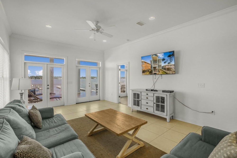 South Floor Pet-friendly Duplex on Little Lagoon view 5
