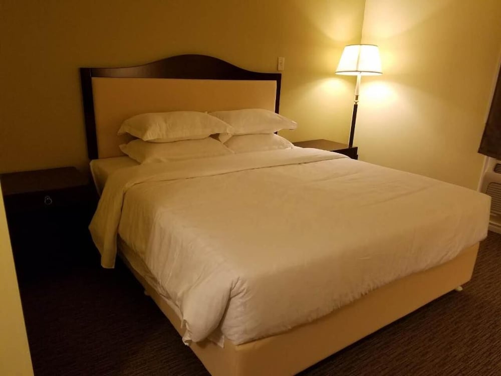 7 West Motel
