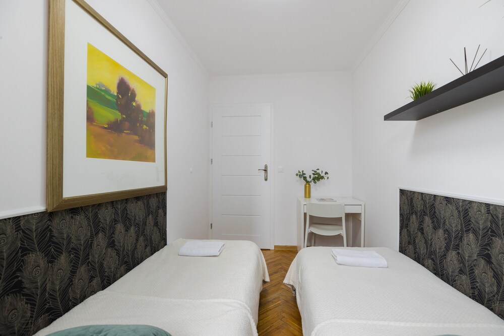 UNIT Short Rent Apartment by Warsaw Metro Station