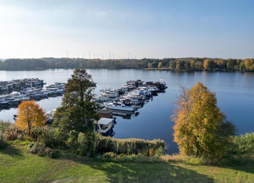 Havel Houseboat Serenity