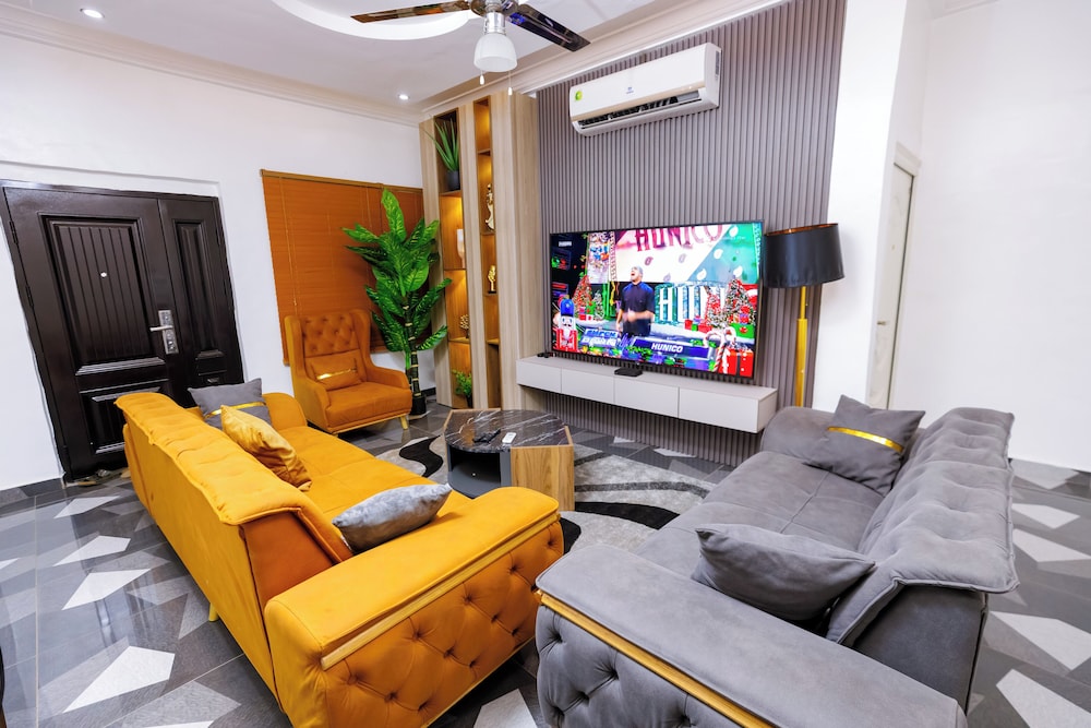 Bawuah Royal Apartments