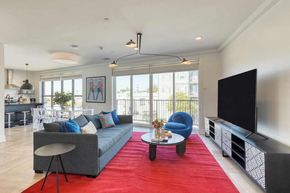 916 Main 12 Unit Buyout - 30bdrs Prvt Two Floors