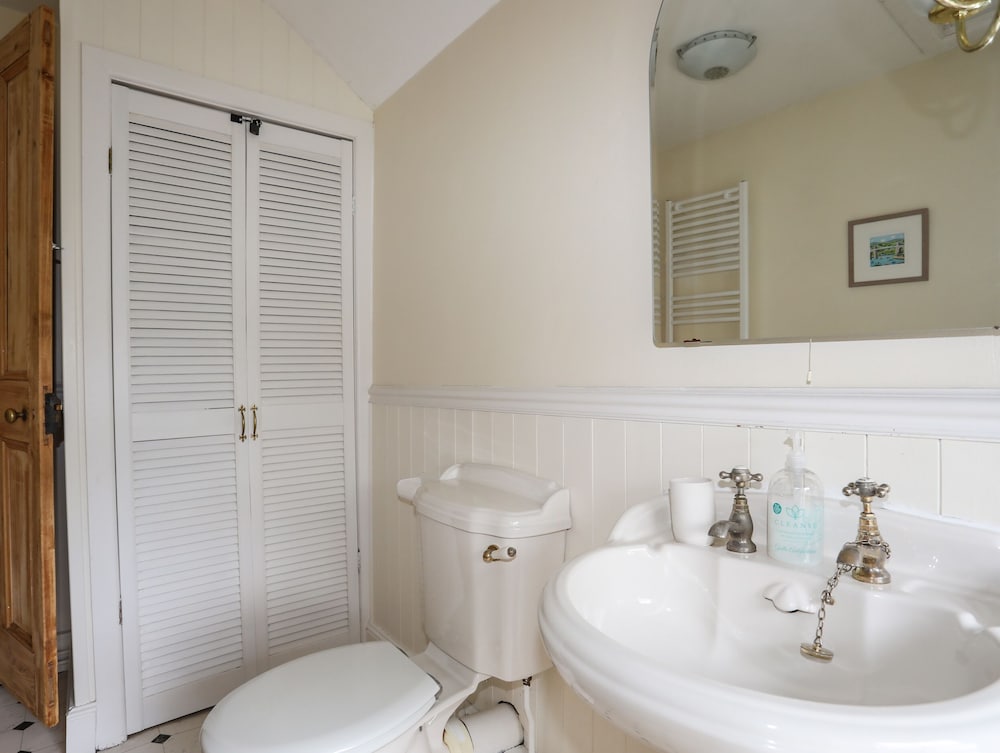 Amelie Cottage view 4