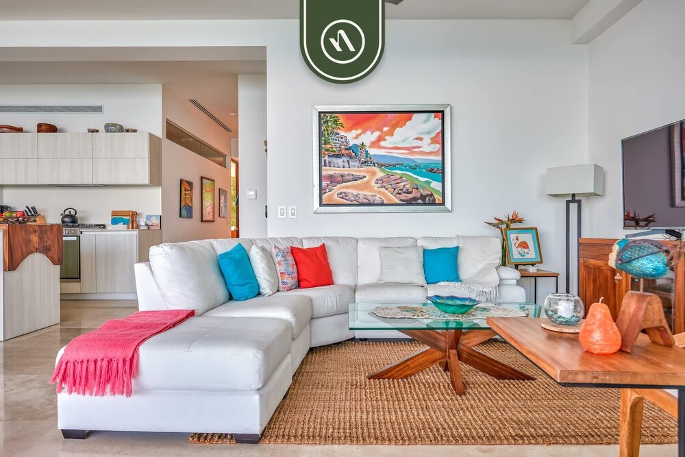 Luxurious 2 BR Condo - Oceanfront - Infinity Pools