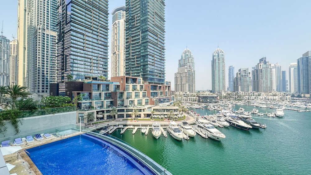 Iconic Marina Stay Cayan Tower 2BR