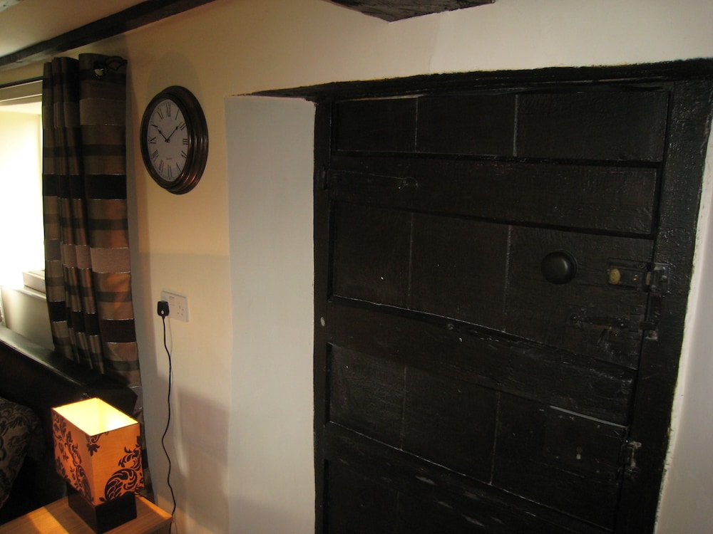 Macbeth Cottage view 2