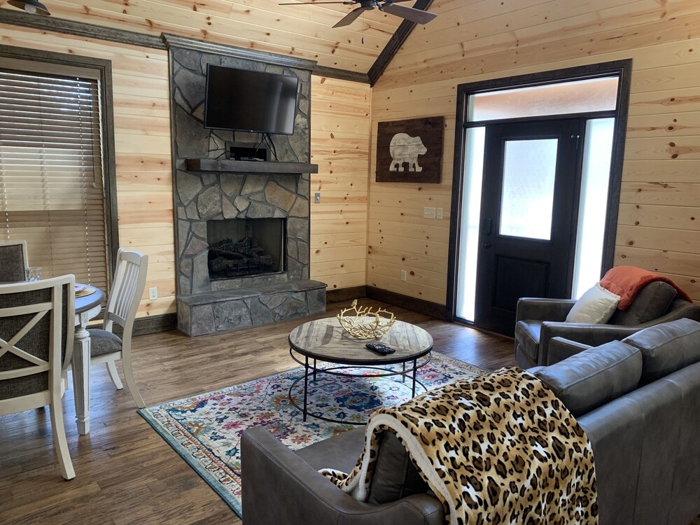 Standing Bear Studio Cabin With Hot Tub on the Deck by Redawning view 4