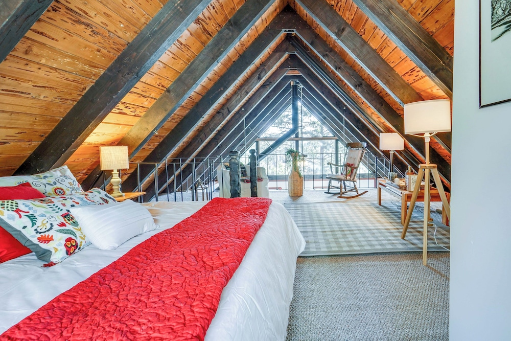 Serene Lakes Cabin w/ Deck: Dog Friendly!