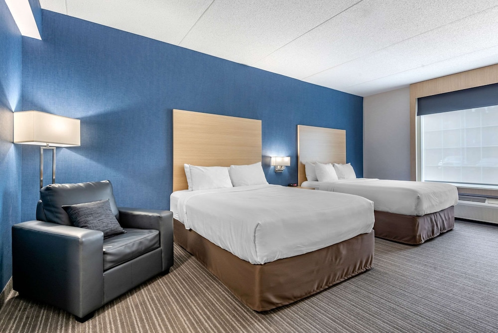 Toronto Vacations - Quality Inn  Suites - Property Image 5