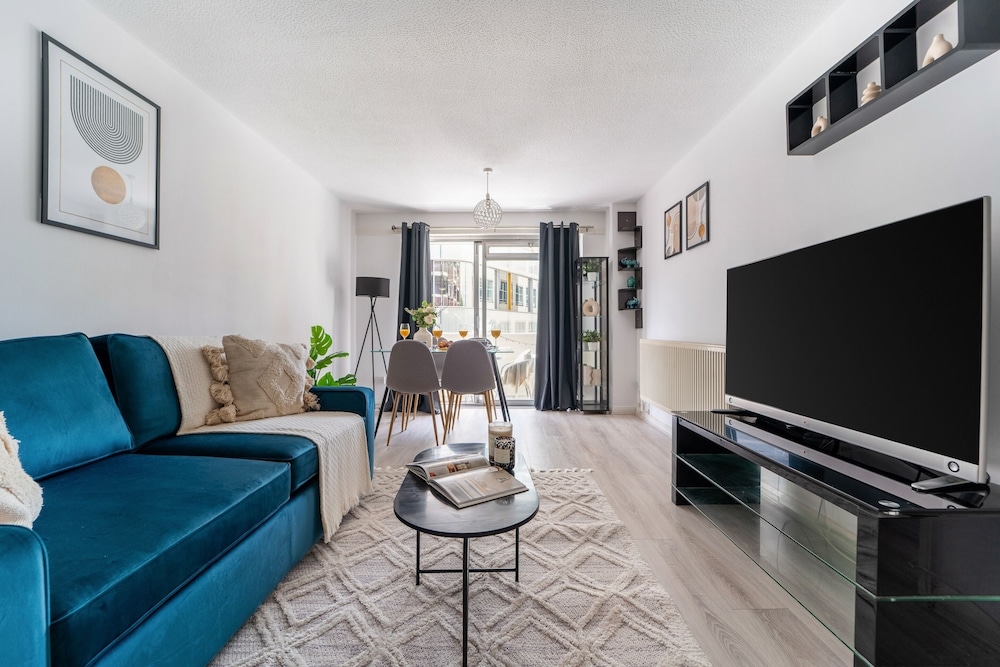 Stylish 1-Bedroom with Balcony near Soho