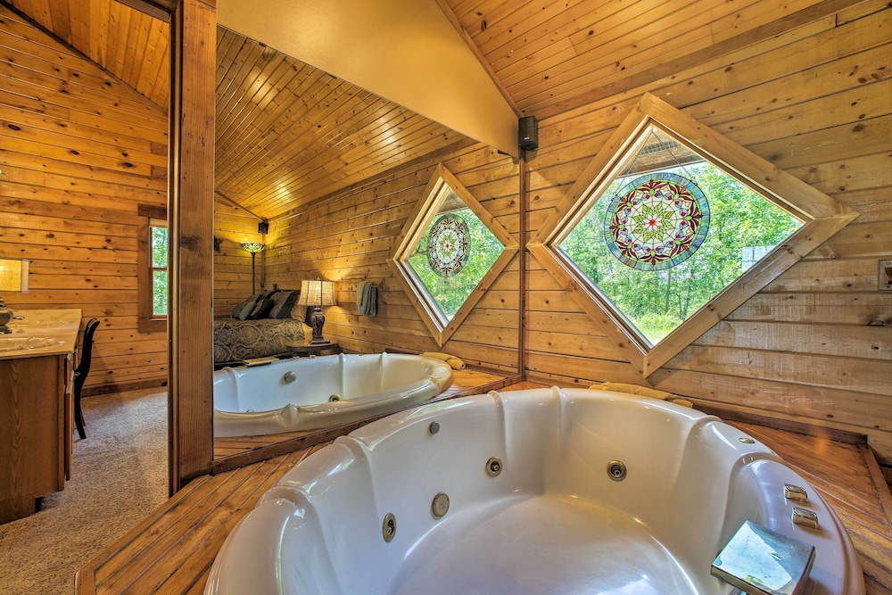 Studio w/ Mtn Views, 1 Mi to Thorncrown Chapel! view 5