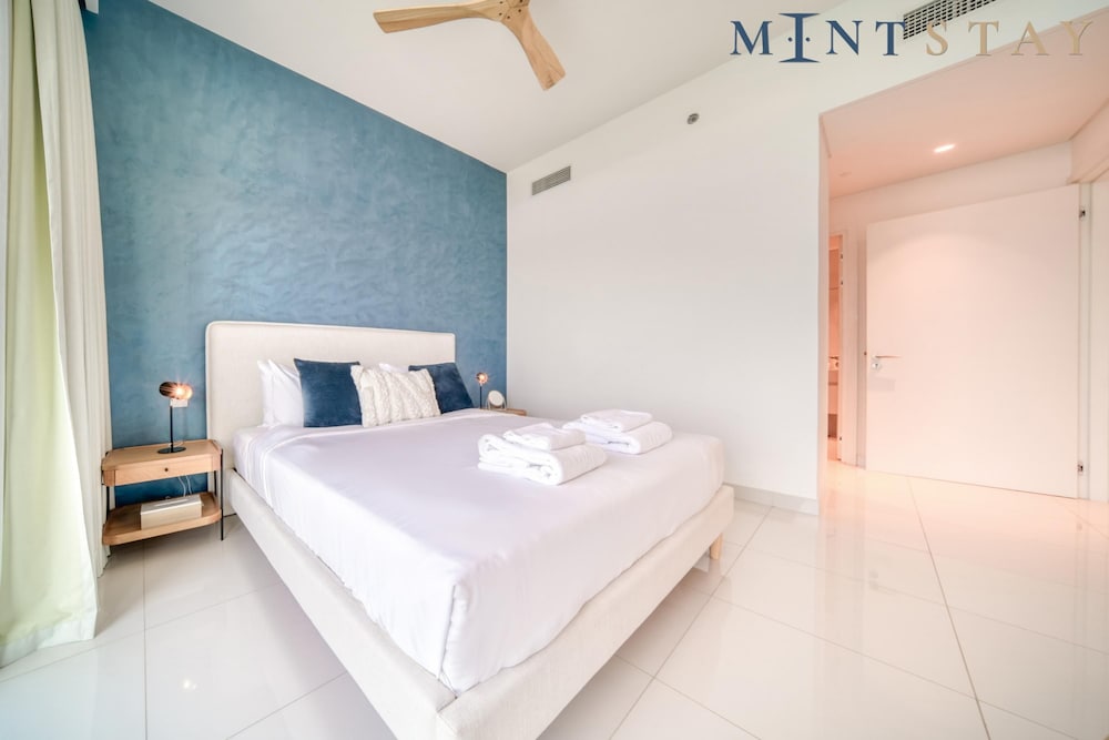 Luxury Sea View Living on Emaar Beachfront