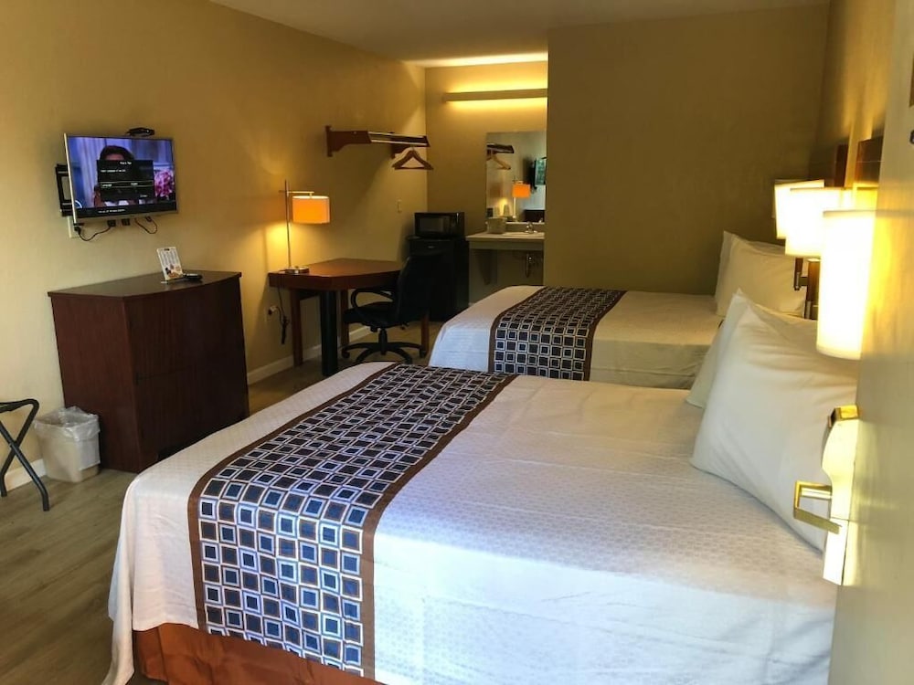 Athens Vacations - Inn Between The Hedges - Property Image 14