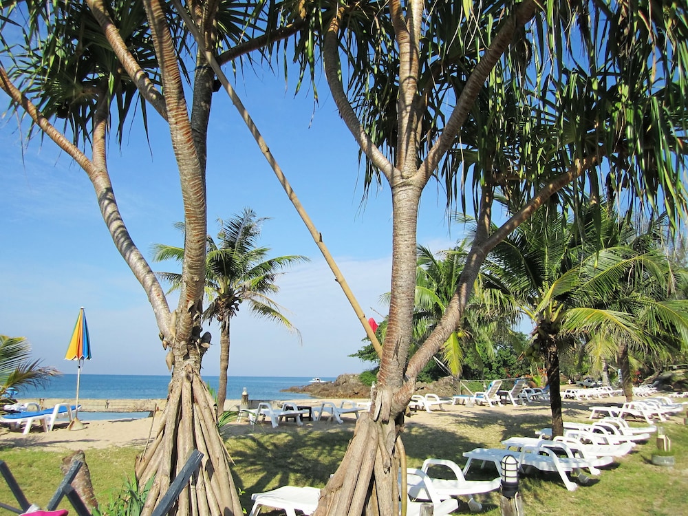 Lanta Il Mare Beach Resort