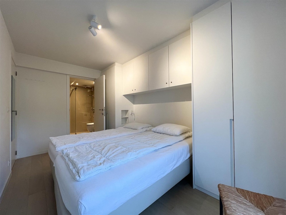 Apartment in Duinbergen With Sea Views