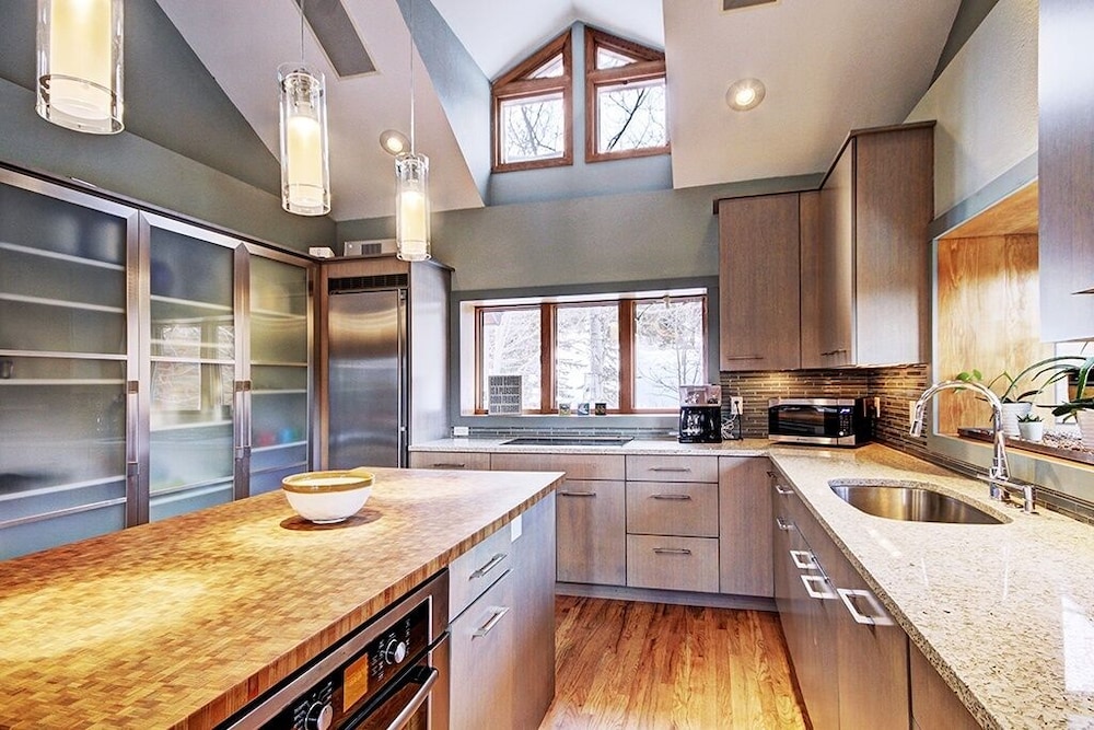 10 Southface 5 Bedroom Home by RedAwning