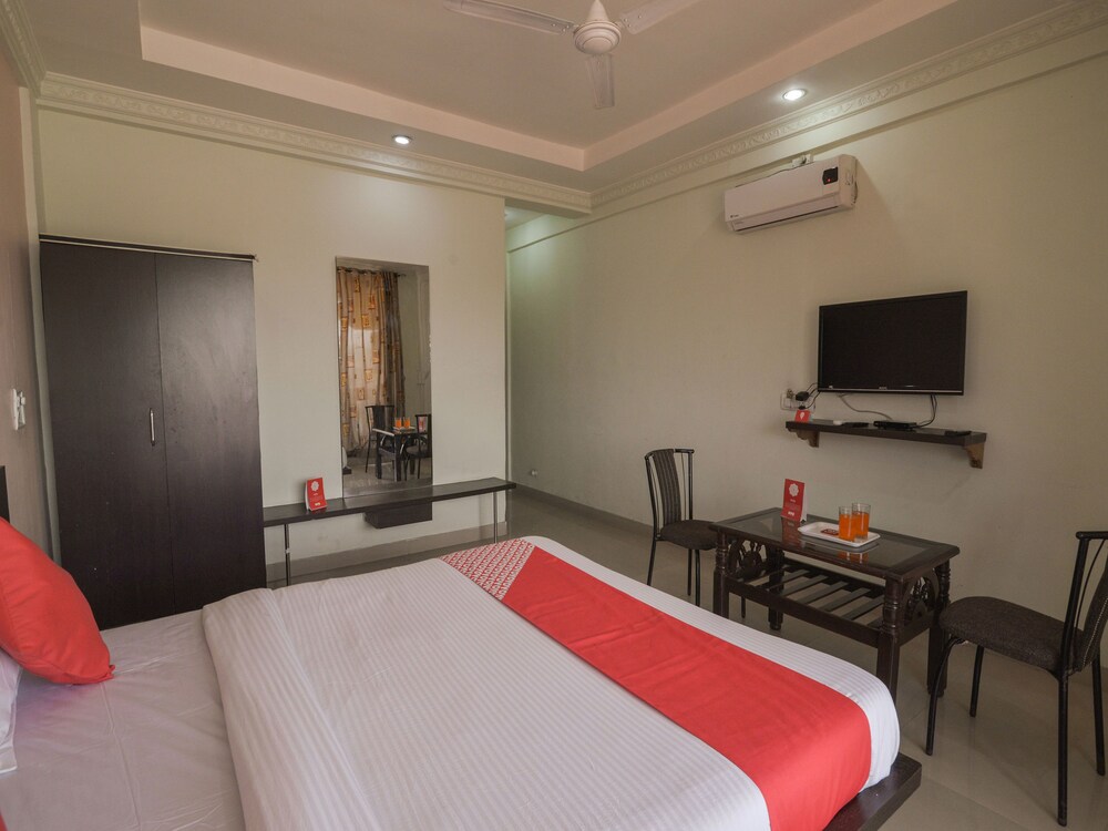 OYO 13151 Hotel Om Palace