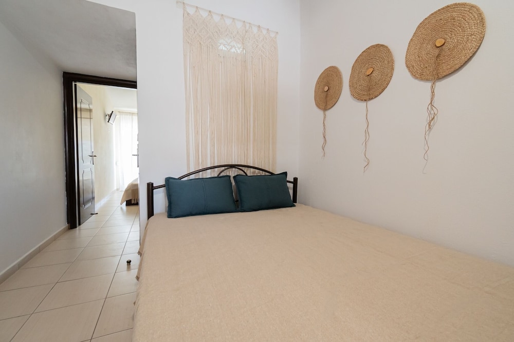 Tommy Seafront No 6 by Rentalspro - Nea Flogita