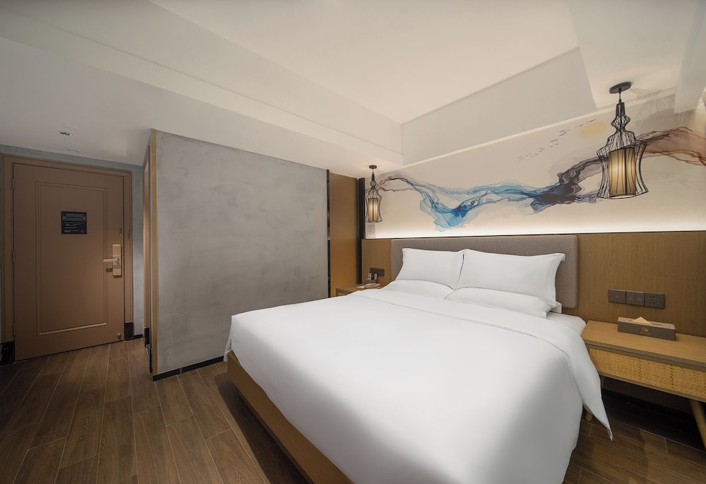 Trendy Romantic Hotel Guangzhou Panyu Qiaonan Aoyuan Plaza Branch - Free Deliver Service to Canton Fair Complex During Canton Fair Period