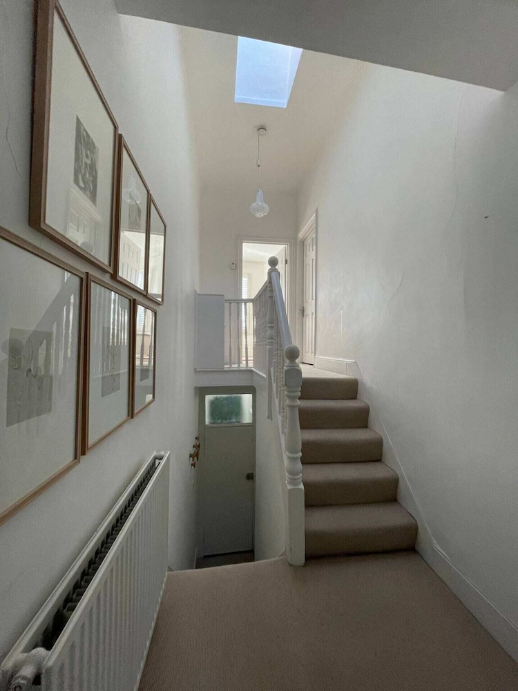 Charming and Serene 2 Bedroom Flat - Sands End