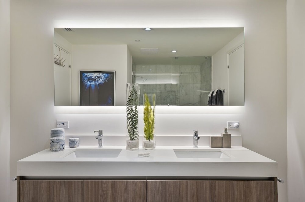 914 Tiffany House 1 Bedroom Condo by RedAwning - Image 5