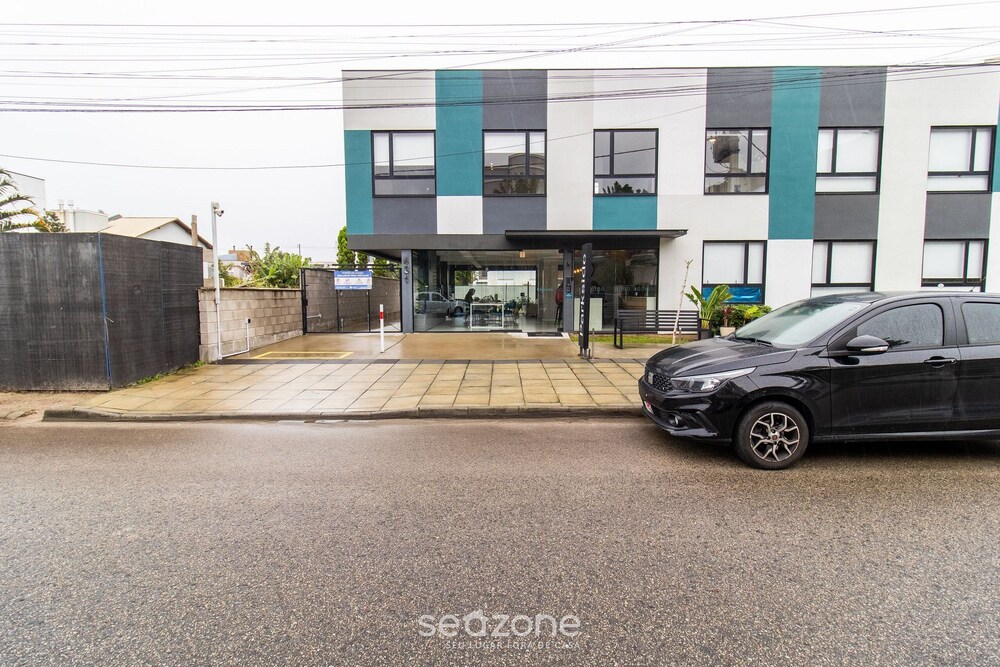 Modern Studio Just Minutes From the Beach Sid0209