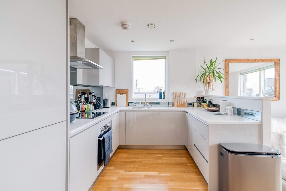 Modern Bermondsey Apartment