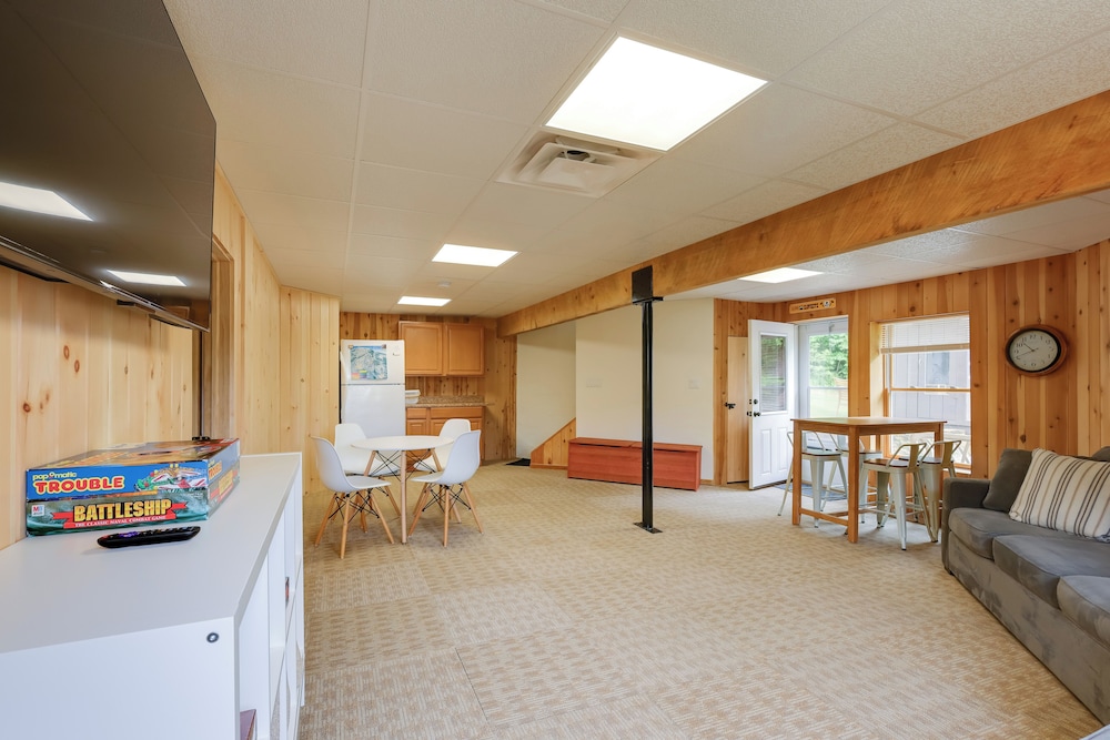 4 Mi to Beach & Lake: Spacious Home in Chestertown