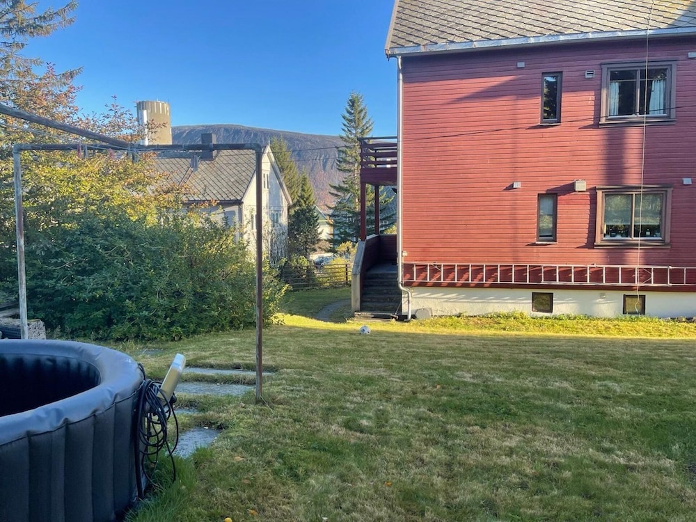 Arctic Skyview Retreat in Tromso - With Parking