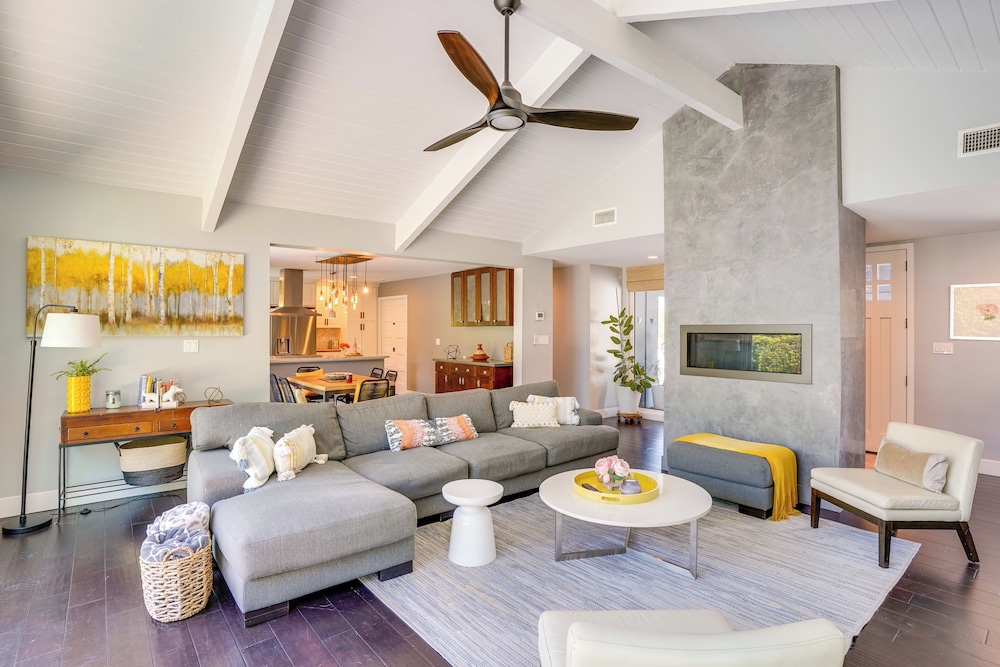 Mid Century Modern Gem w/ Pool in North Tustin