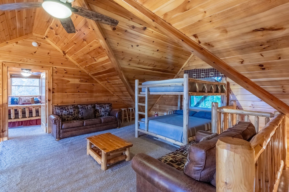 Luxury 4200 Sqft Log Cabin on 50 Acres Sleeps 16