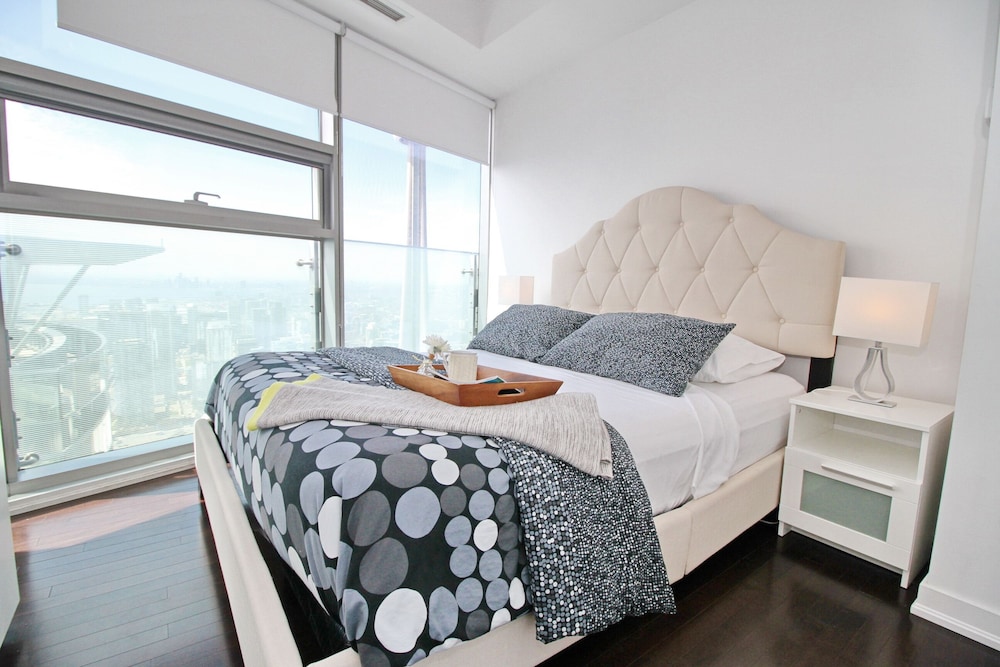 Luxury 2 BDR condos in Downtown Toronto - Image 4