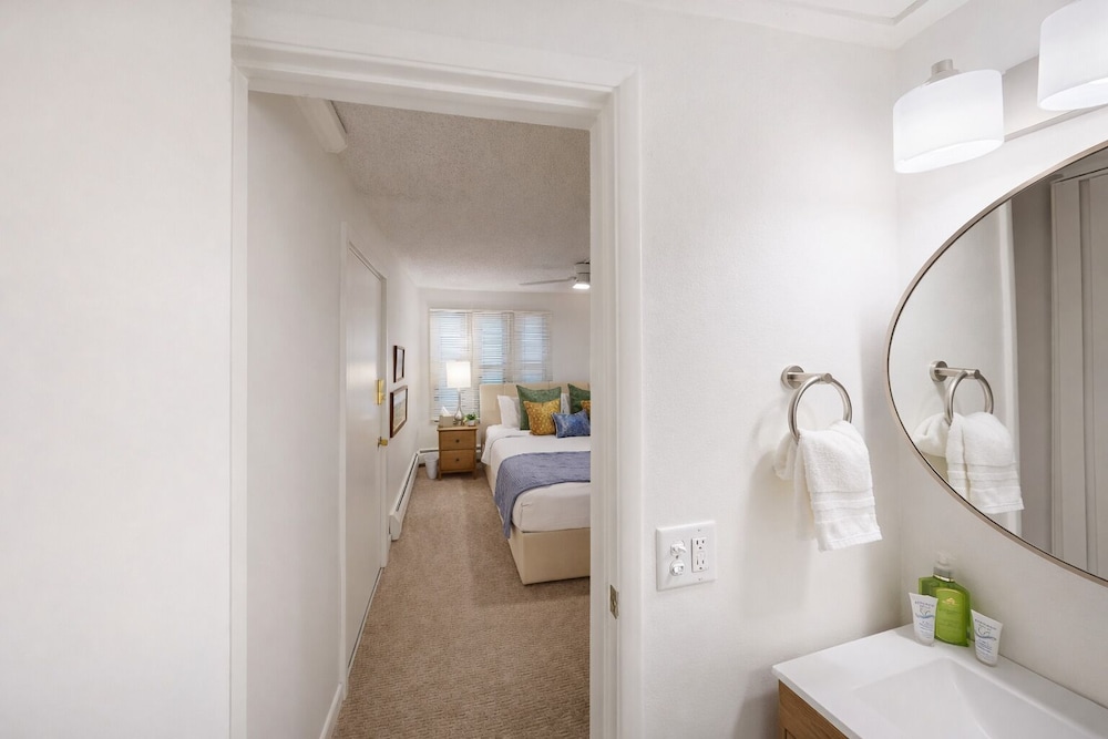 Freshly Updated Condo, Across The Street From The Resort Edel O 2 Bedroom Apts