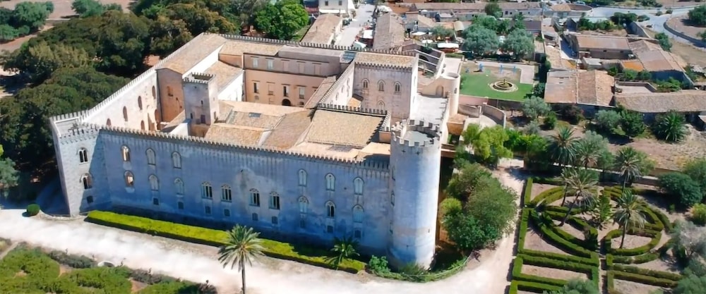 P43 Sicilian Suites