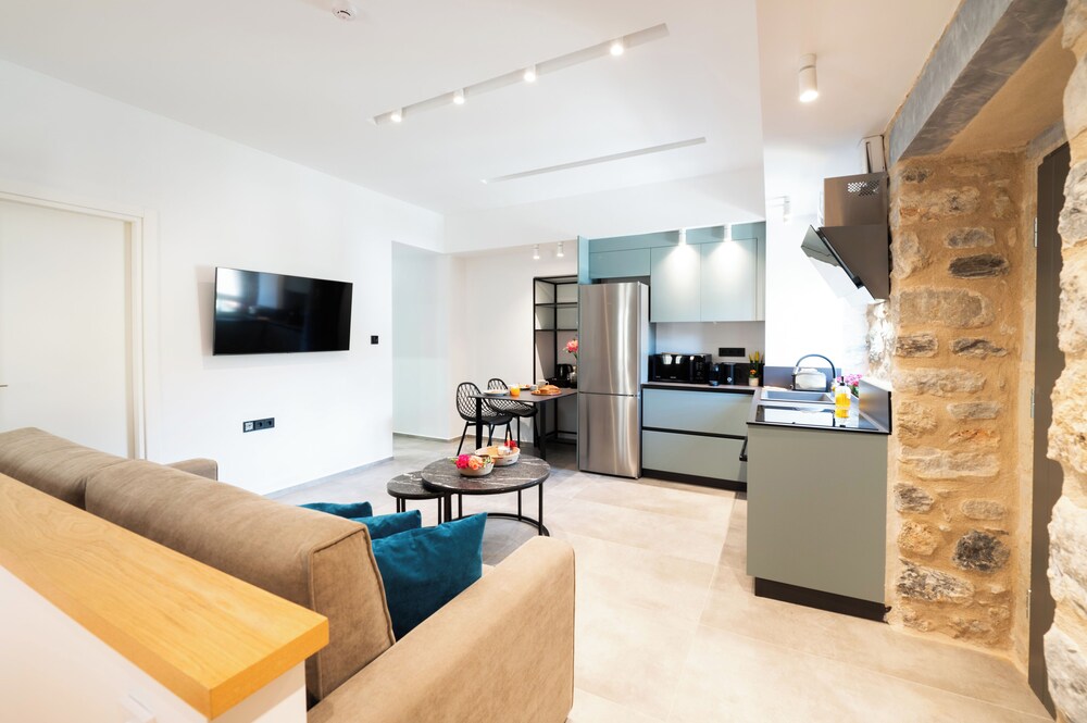Cardamilia Suites