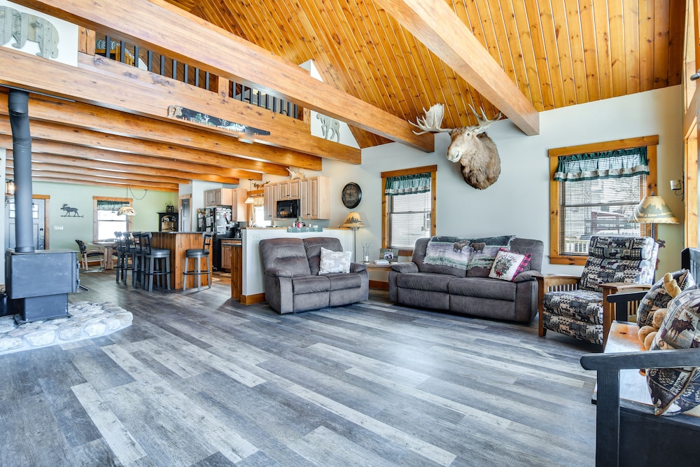 Lakefront New Hampshire Hideaway w/ Deck & Views