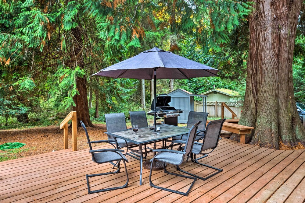 House w/ Deck on Whidbey Island, 1 Mi From Shore! view 5