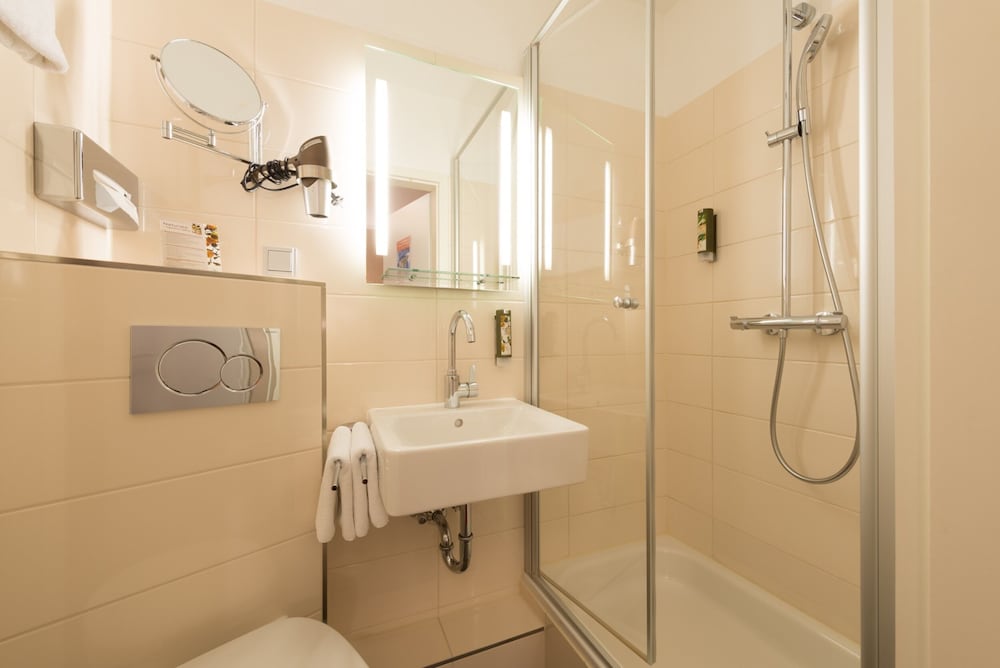 Hamburg Vacations - Heikotel Hotel Windsor - Property Image 7
