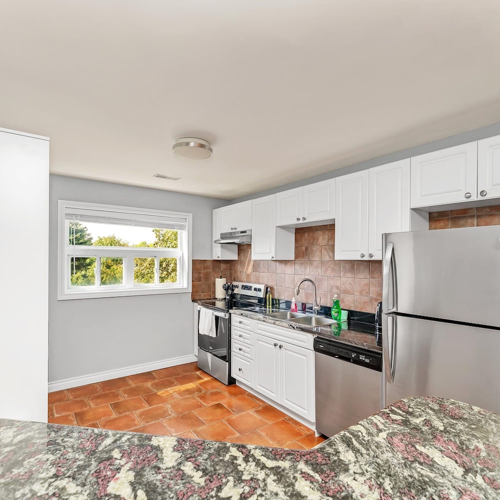 Private 2bdrm Unit With Ensuite Laundry - U5A