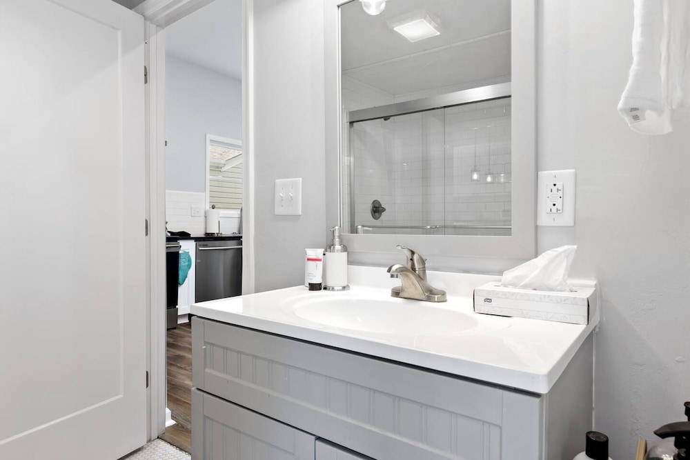 Recently Renovated Chic Durham Farmhouse