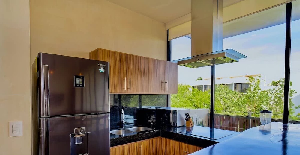 2 Br. Prime Location Amazing Rooftop Pool