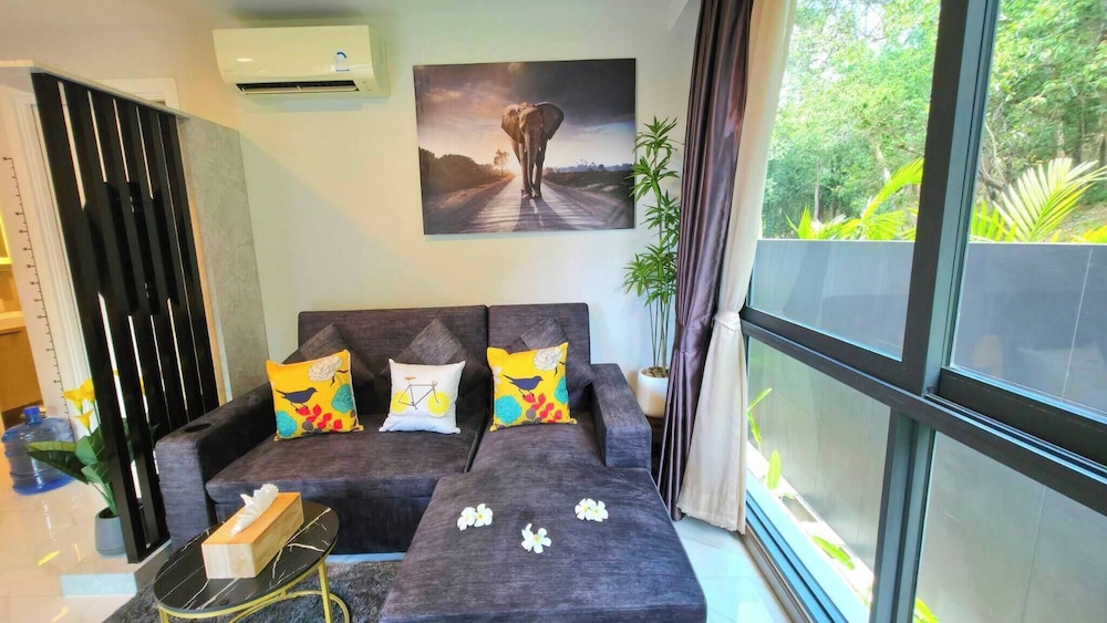 Room-a301- 1 Bedroom Corner Condo Forest