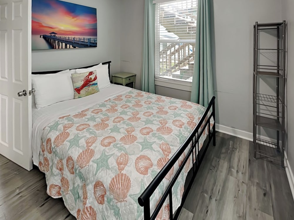 Pleasure Pier Retreat Manor by Ryson Vacation Rentals