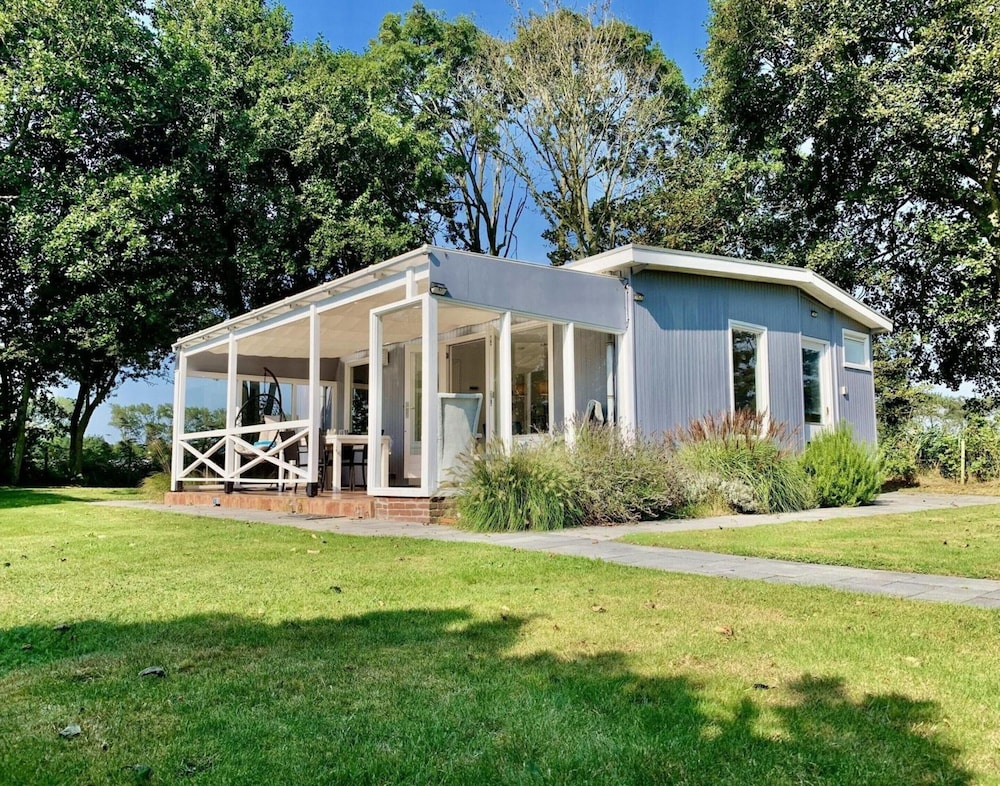 Coastal Hideaway Bungalow With Garden