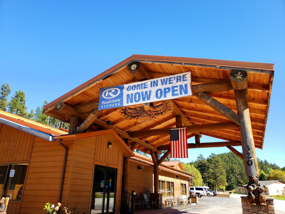 Hotel Rushmore Express & Suites